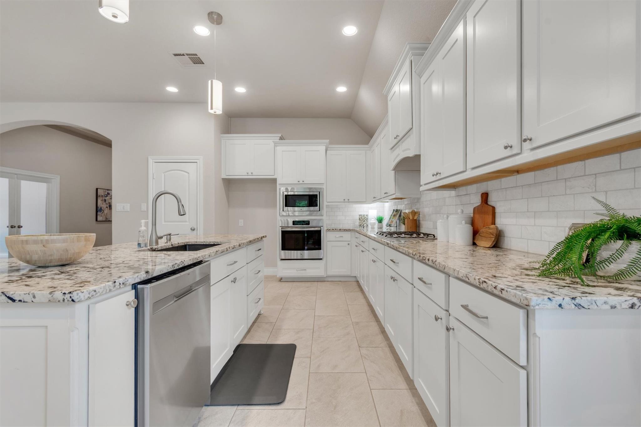 6117  LAKE TERAVISTA Way, photo 11