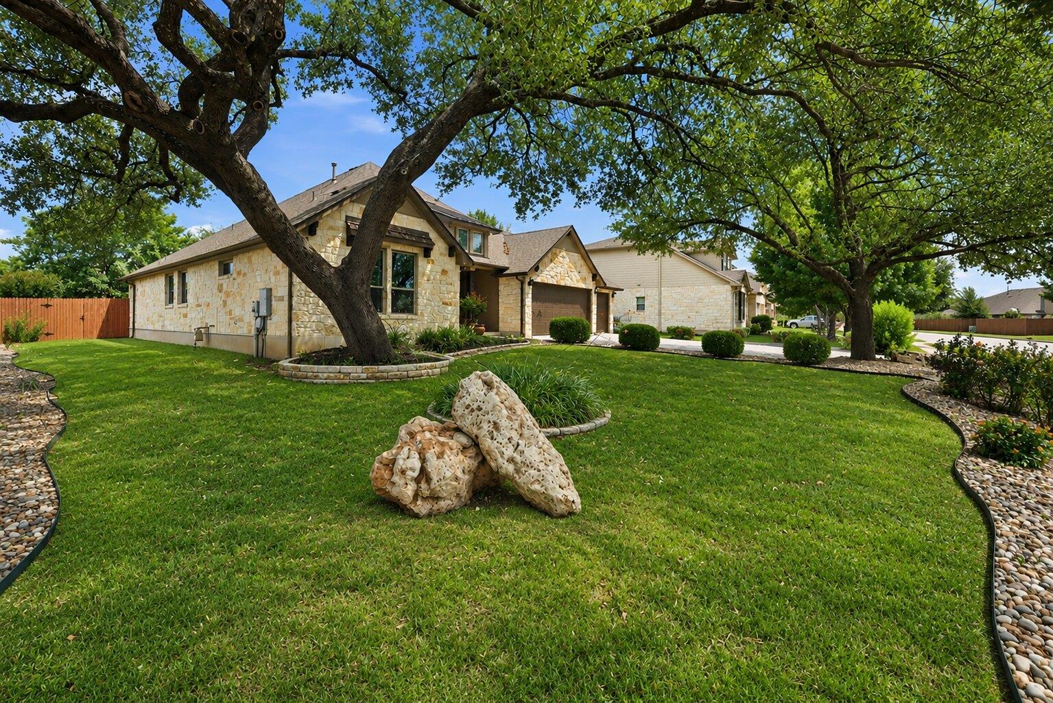 404  Grosseto Ln, photo 3