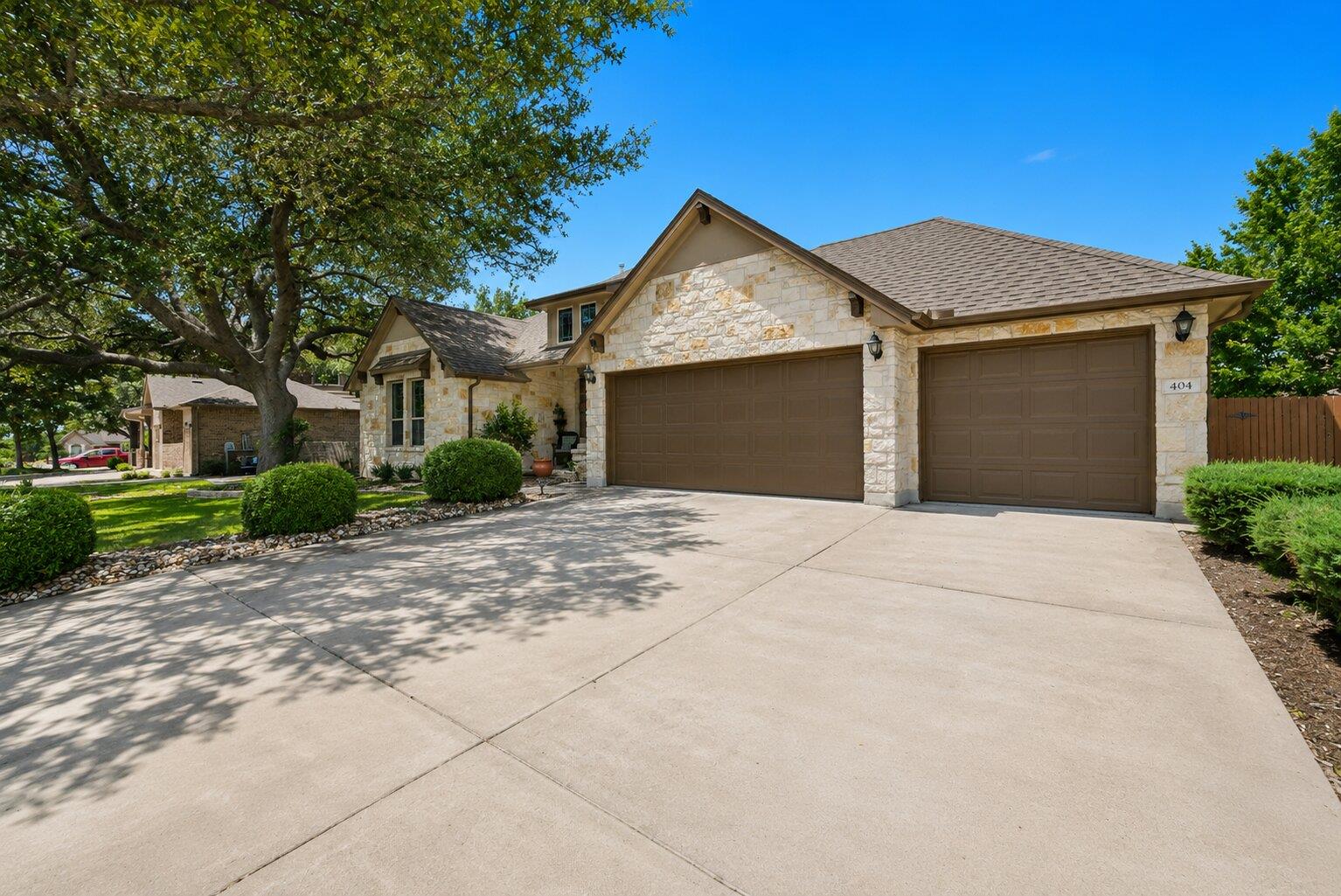 404  Grosseto Ln, photo 4