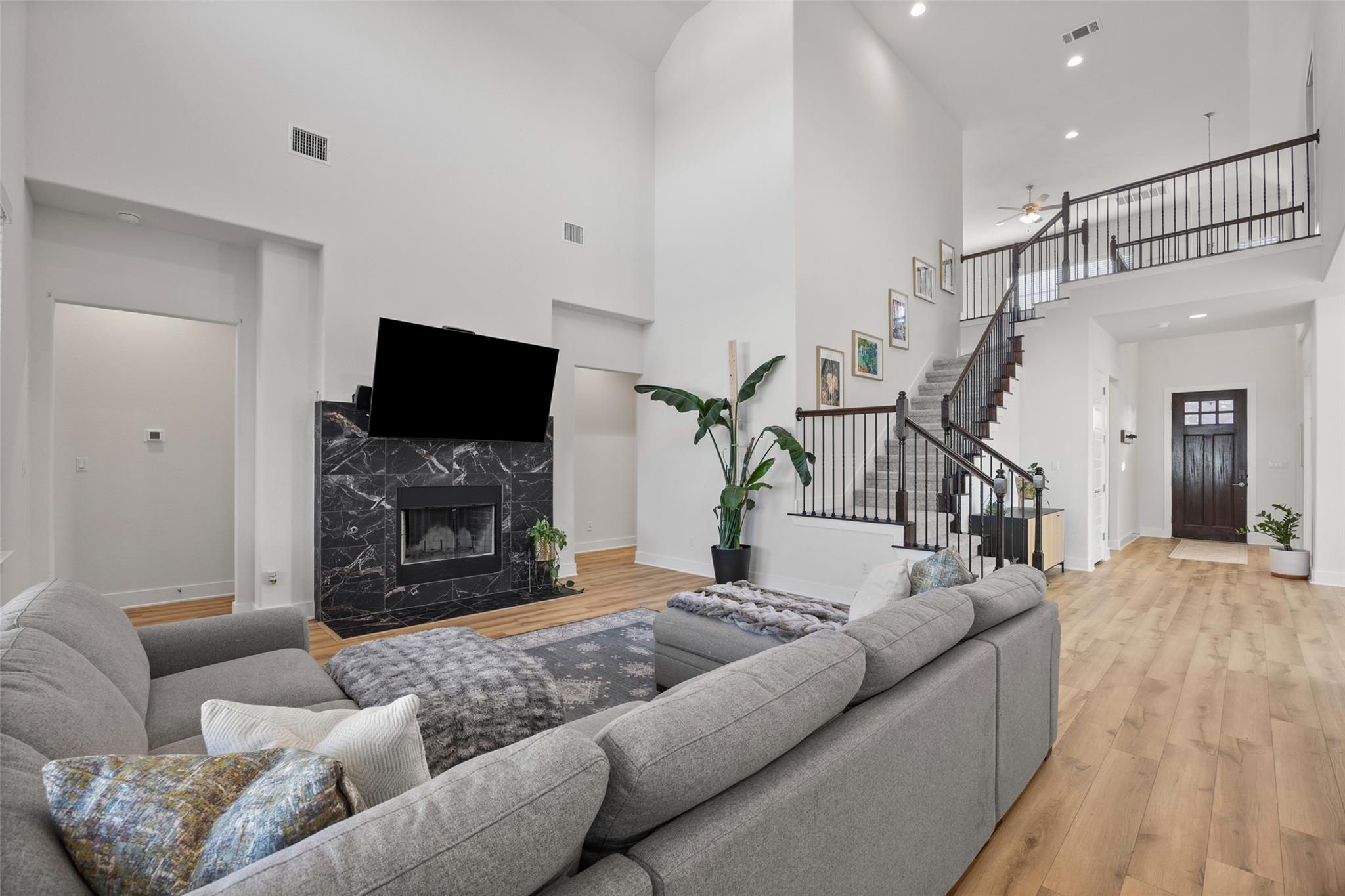 531  Great Lawn Bnd, photo 5