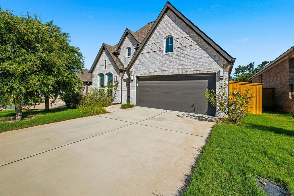 304  Barton Oak Trl, photo 2