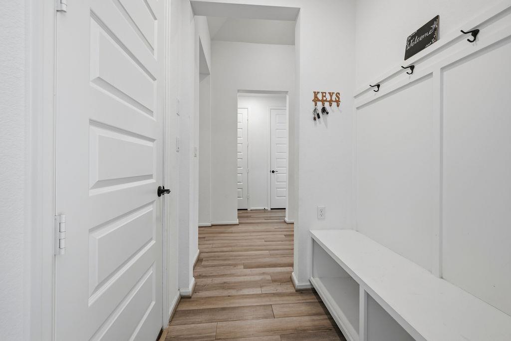 304  Barton Oak Trl, photo 12