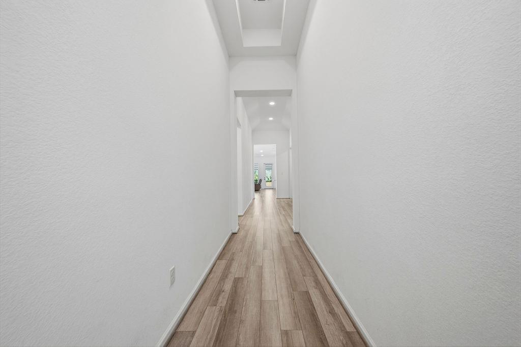 304  Barton Oak Trl, photo 3
