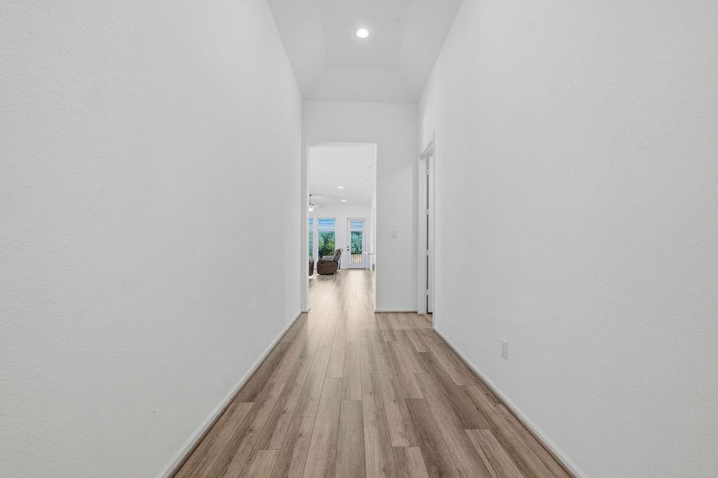 304  Barton Oak Trl, photo 4
