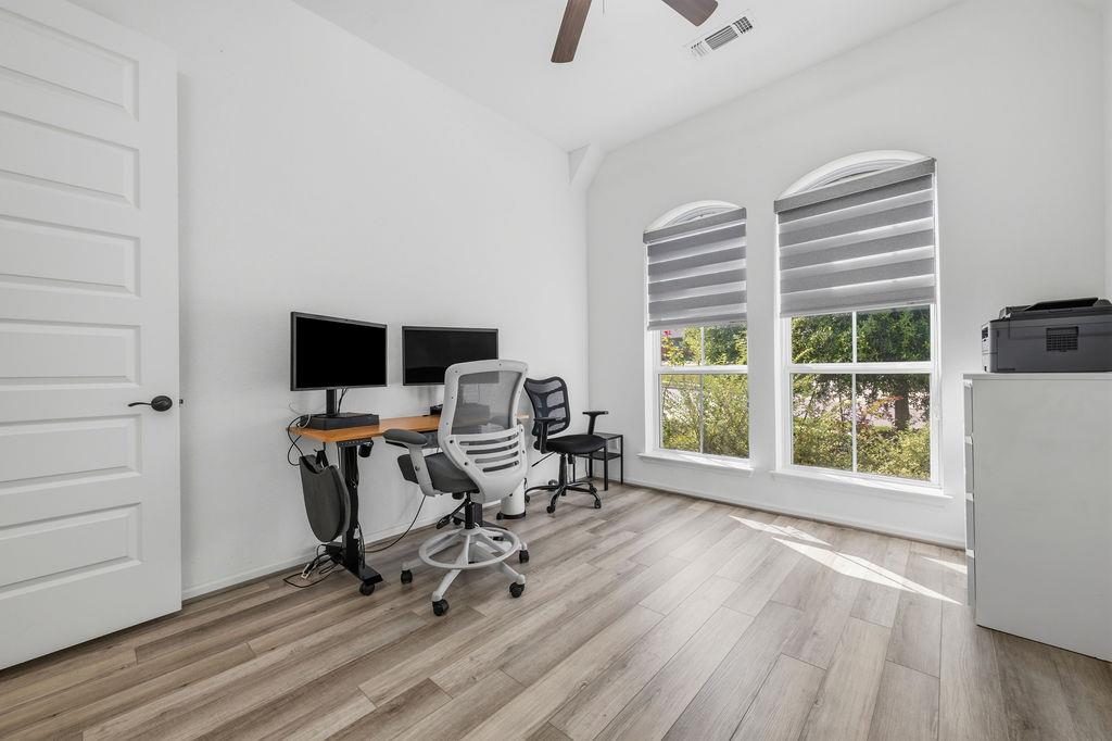 304  Barton Oak Trl, photo 6