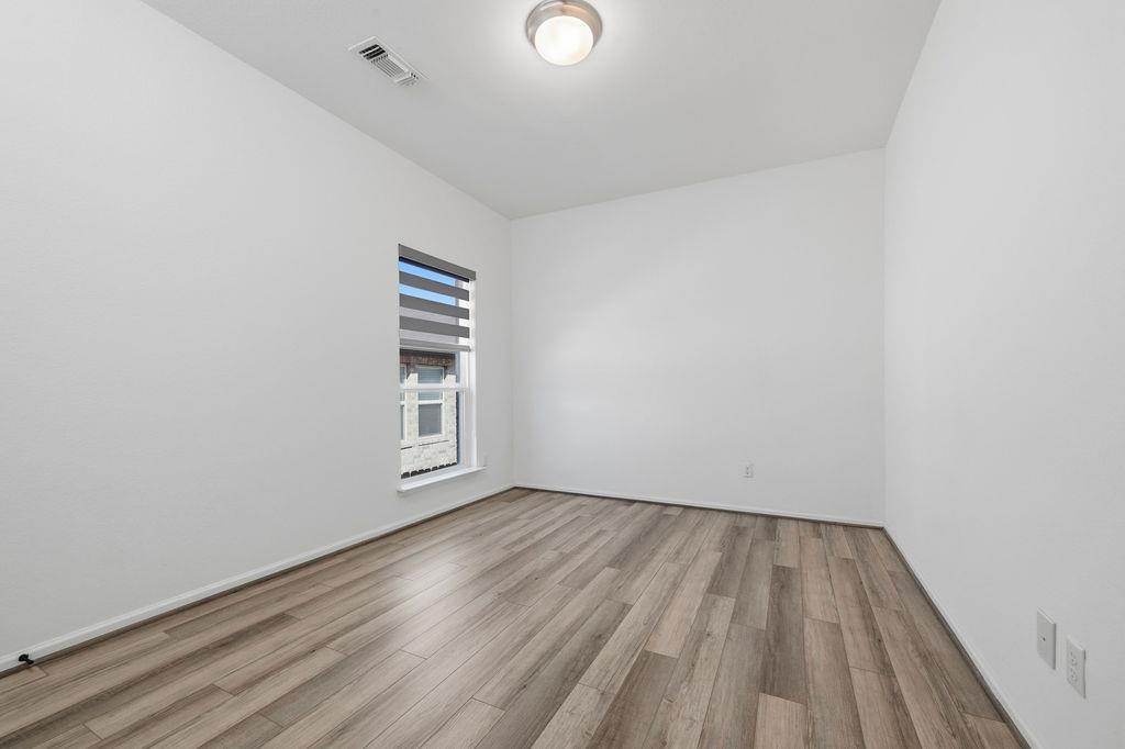304  Barton Oak Trl, photo 8