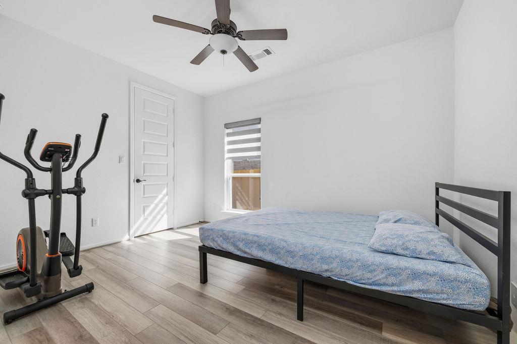 304  Barton Oak Trl, photo 9