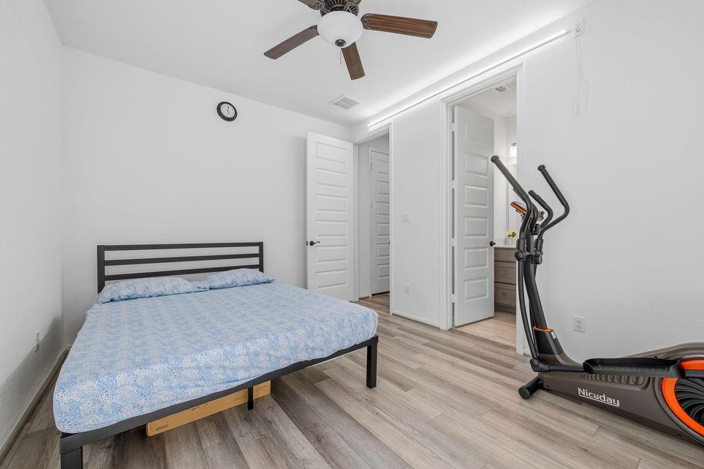 304  Barton Oak Trl, photo 10