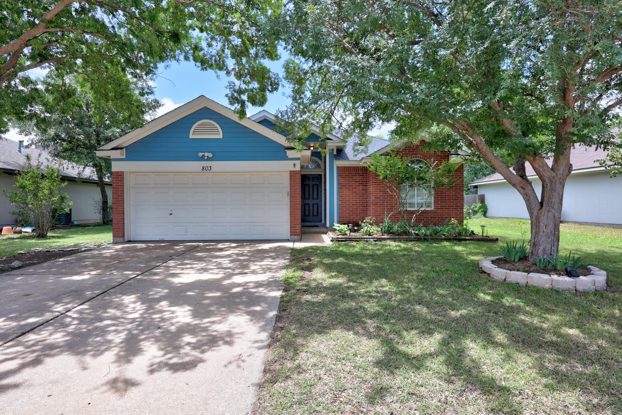 803  Sparkling Brook Ln, photo 2