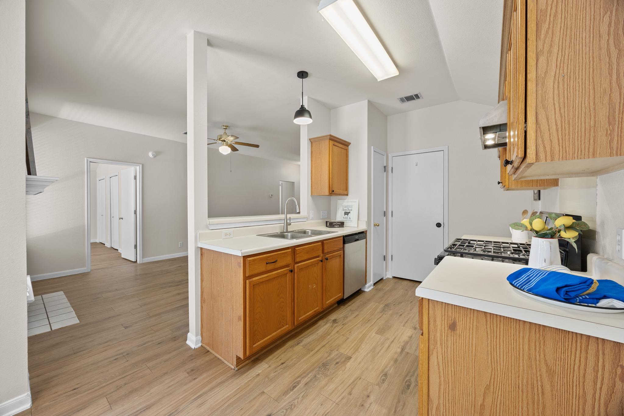 803  Sparkling Brook Ln, photo 11