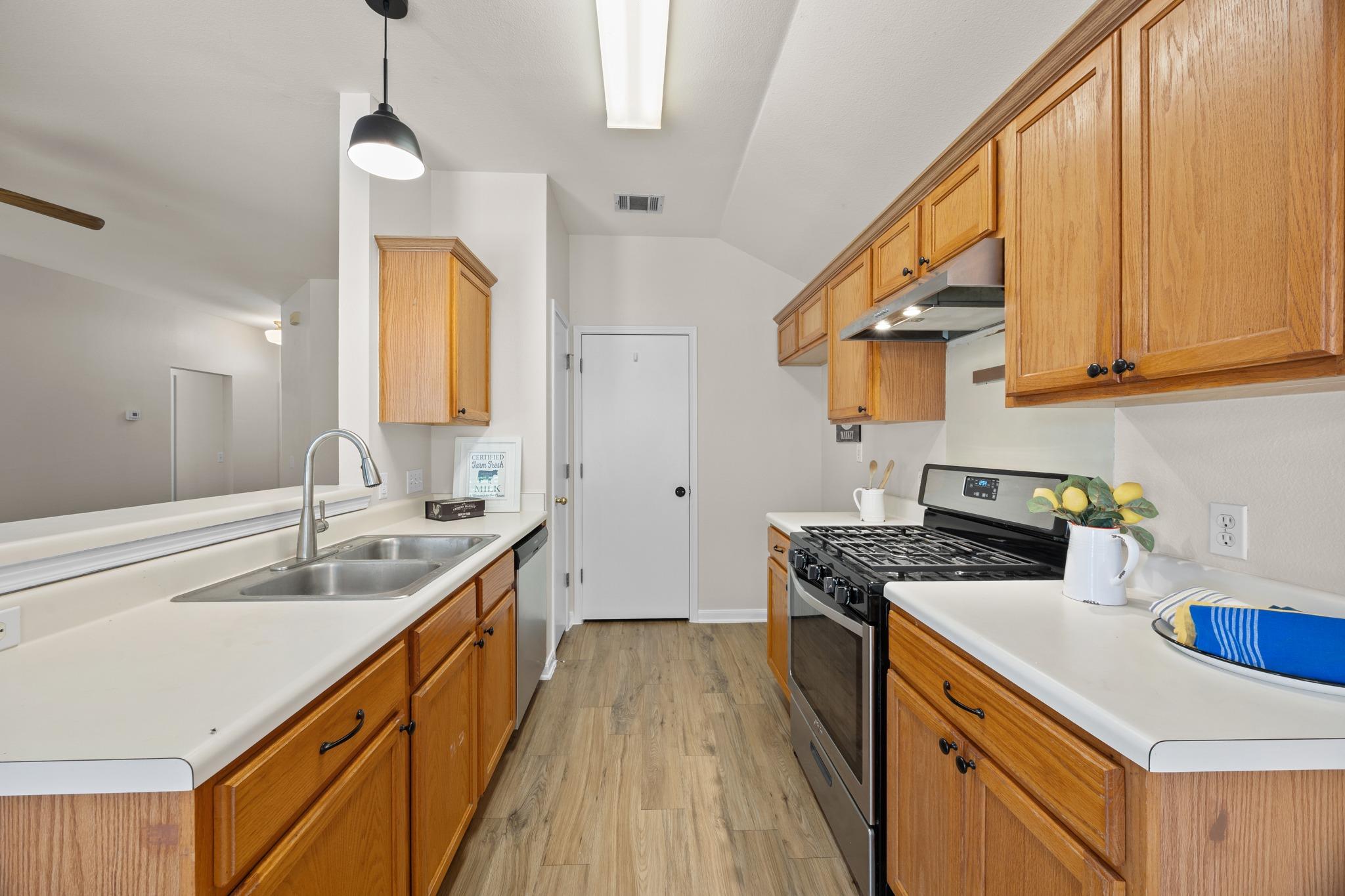 803  Sparkling Brook Ln, photo 7
