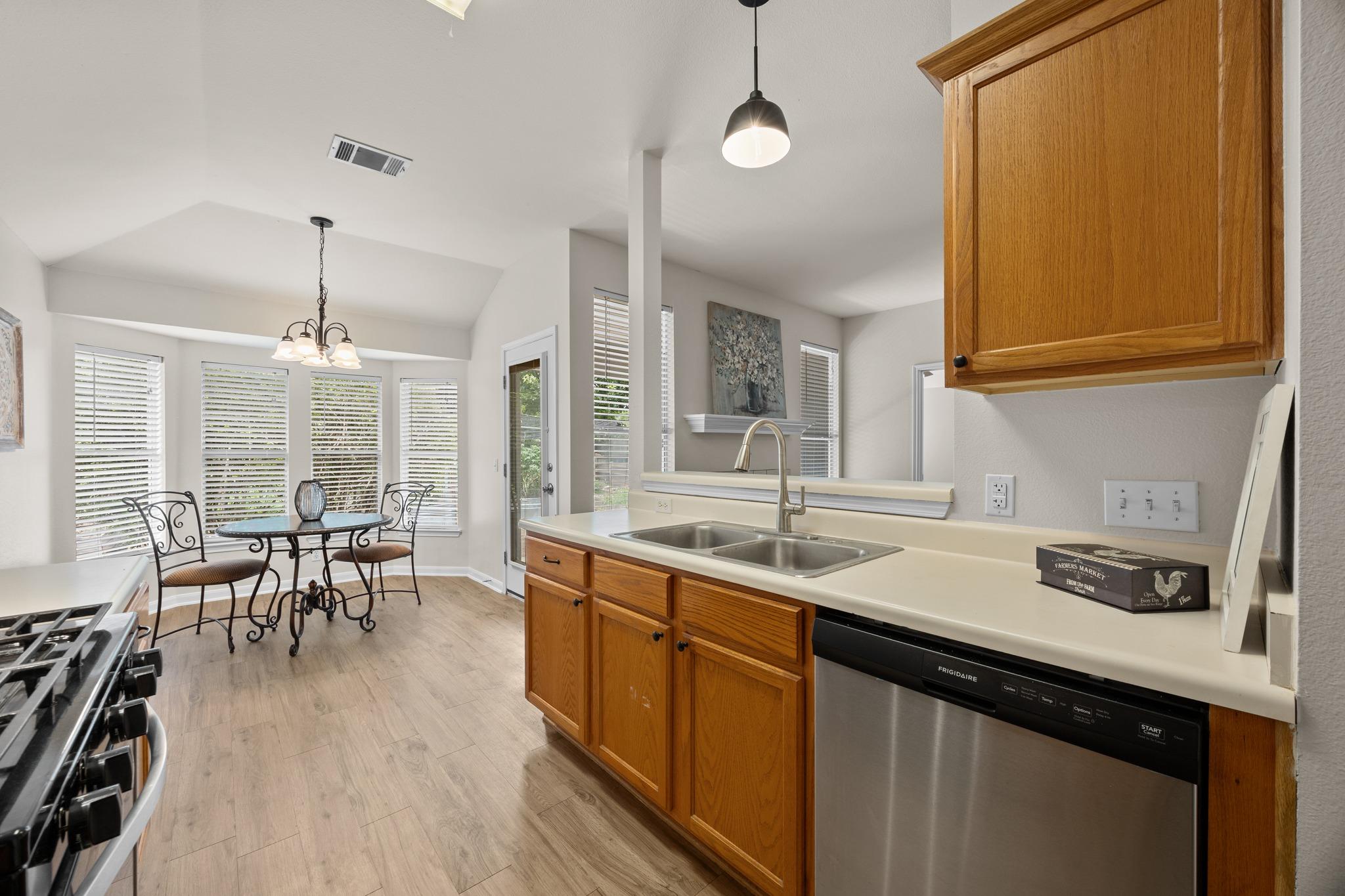 803  Sparkling Brook Ln, photo 8