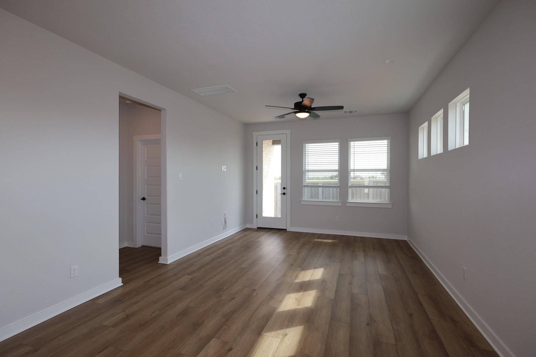 304 Emerie Way photo 4