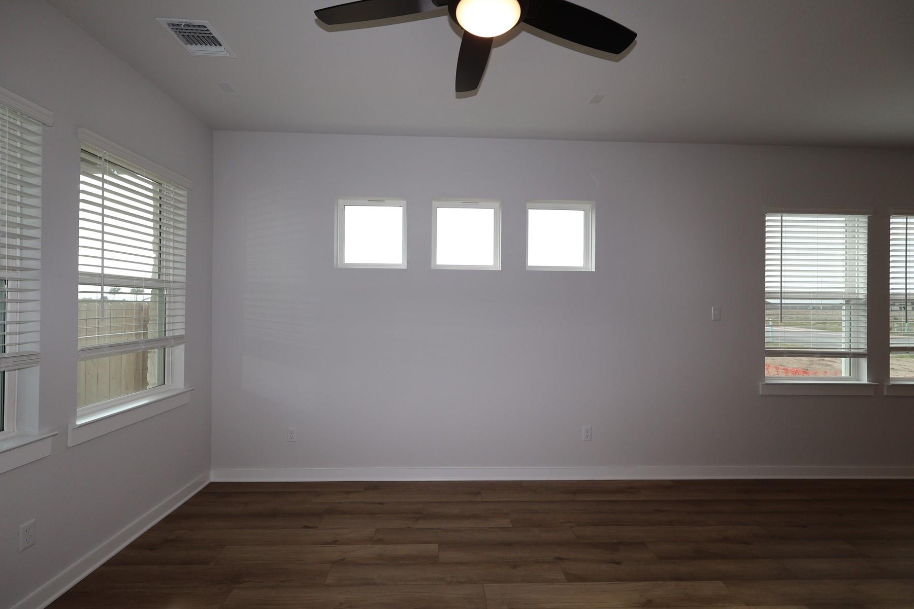 304 Emerie Way photo 5