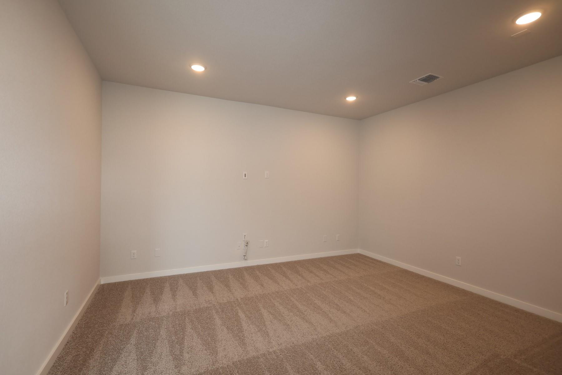 304 Emerie Way photo 8