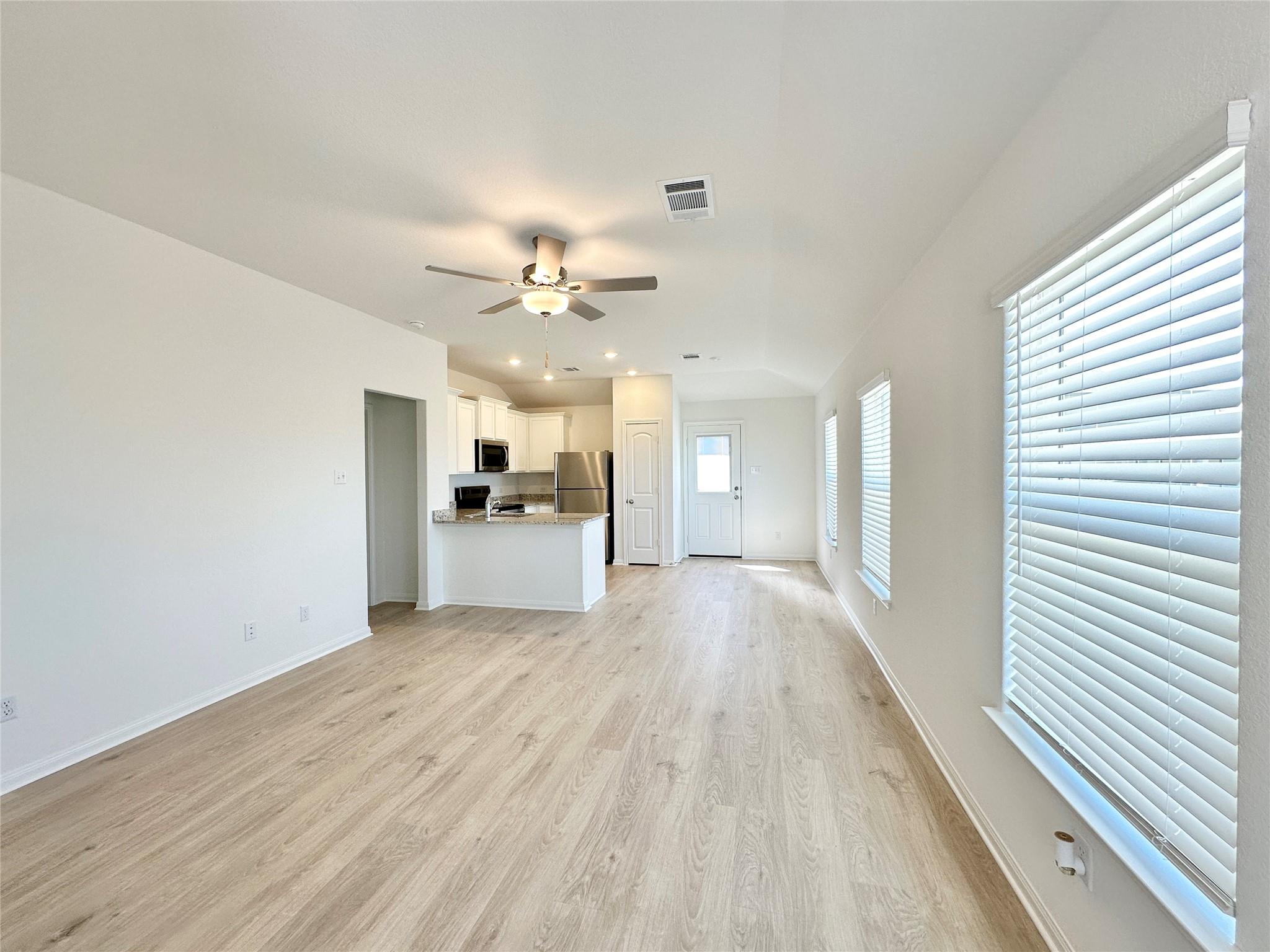 108  Captain Dooley Ln, photo 2