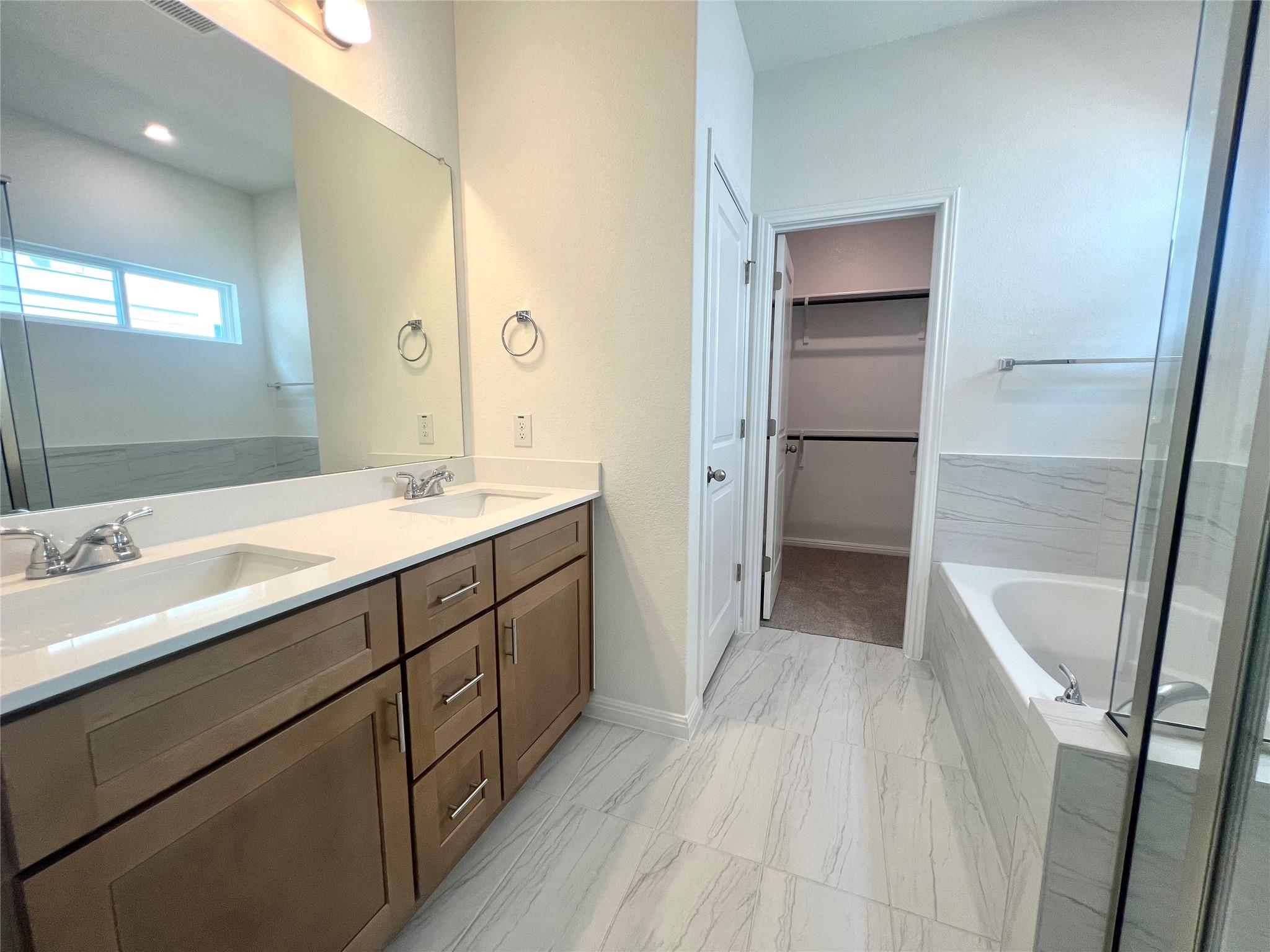 484  Young St, photo 6