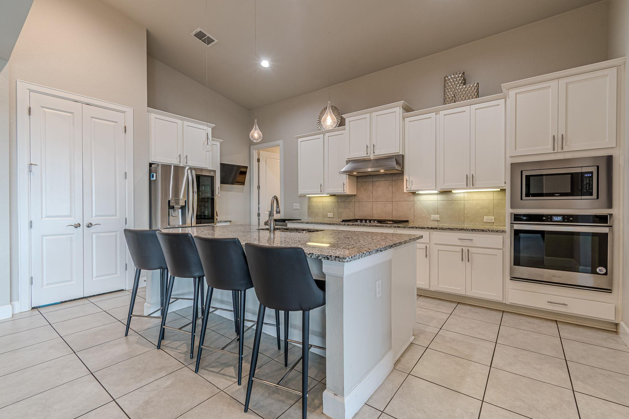 228  Cruising Oak St, photo 8