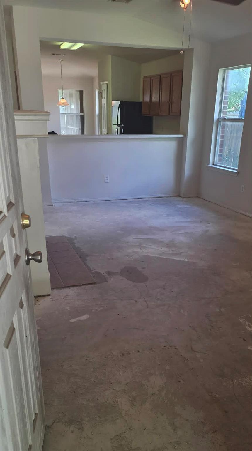 407  MCCARTHUR Dr, photo 3