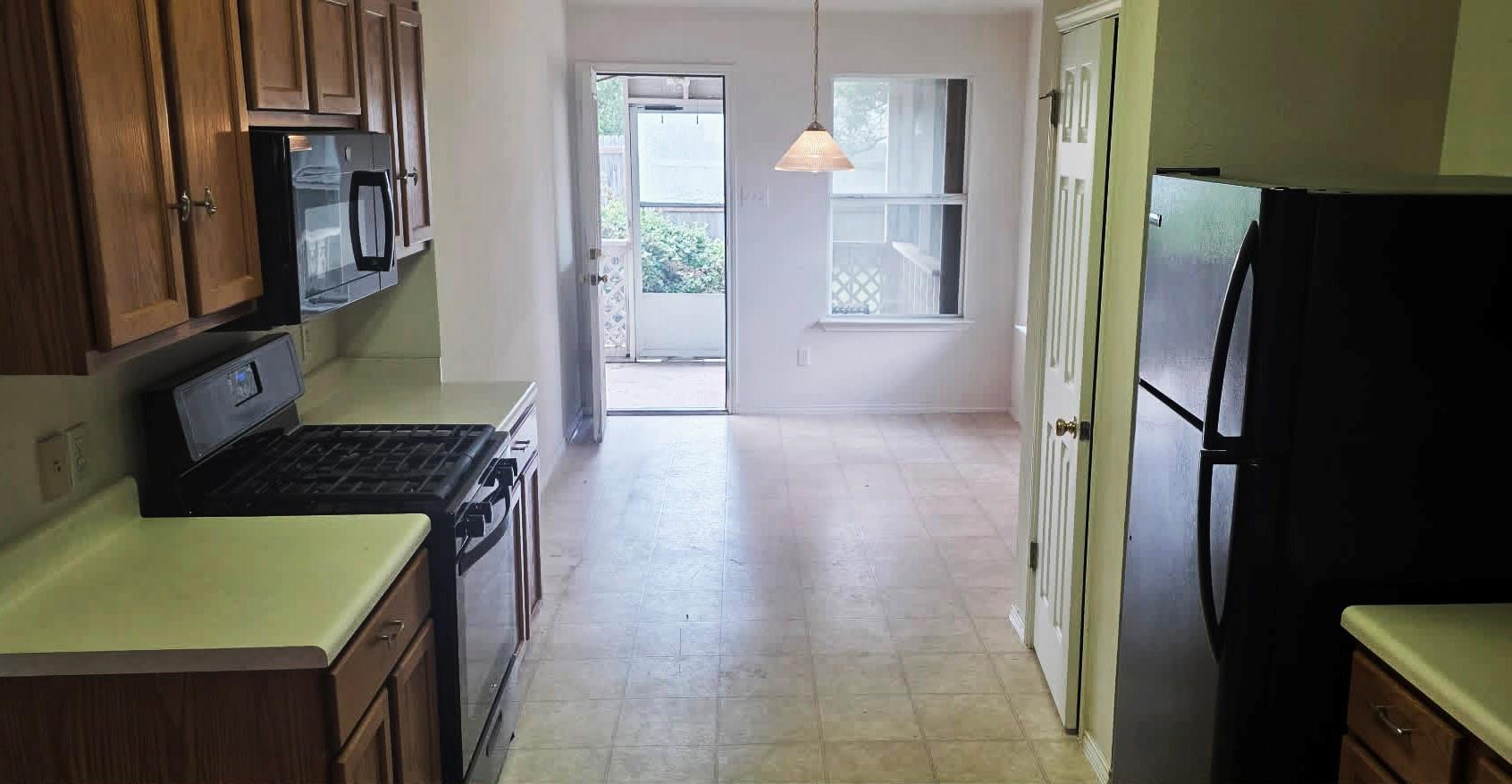 407  MCCARTHUR Dr, photo 9