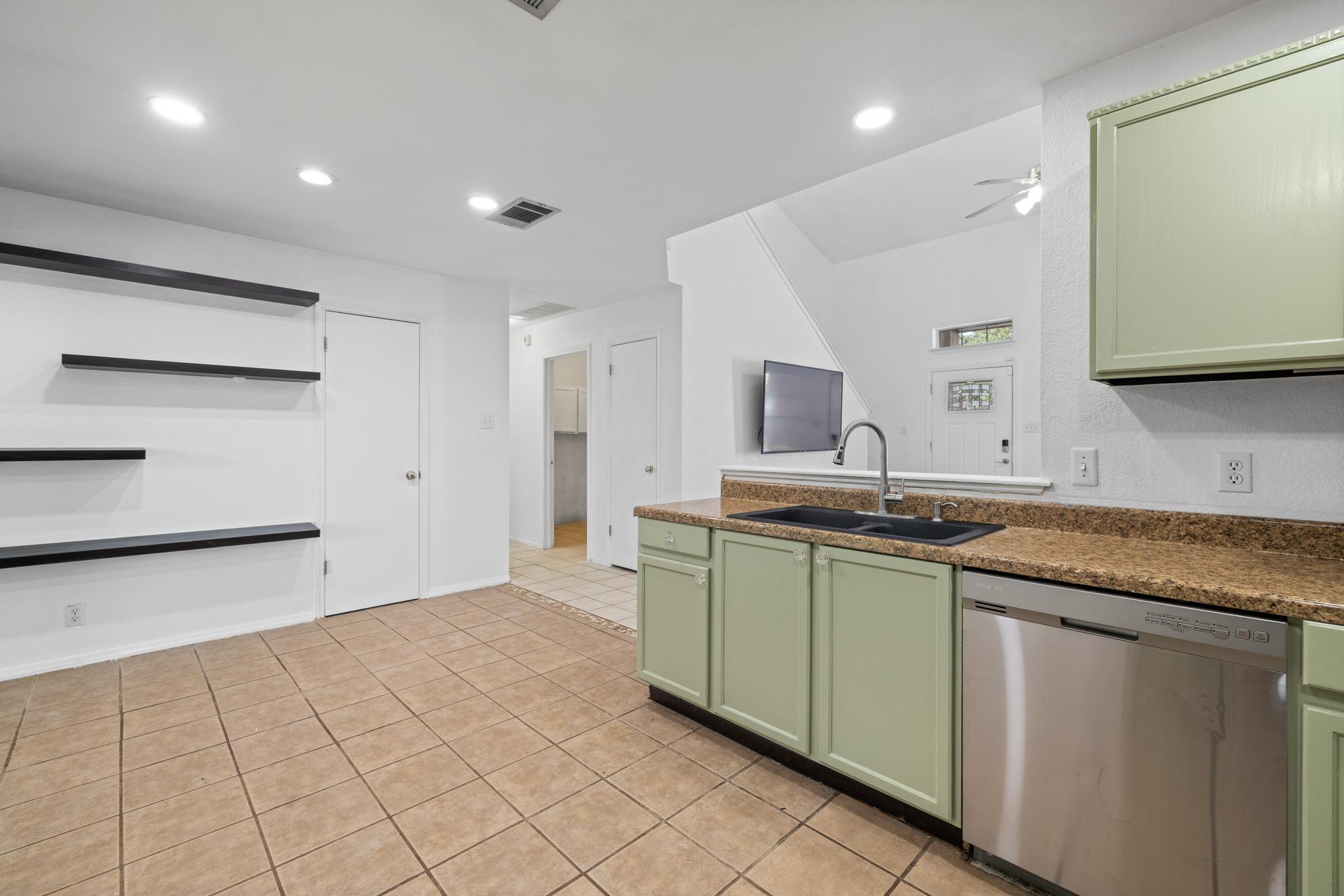 104  Grant Ct, photo 12