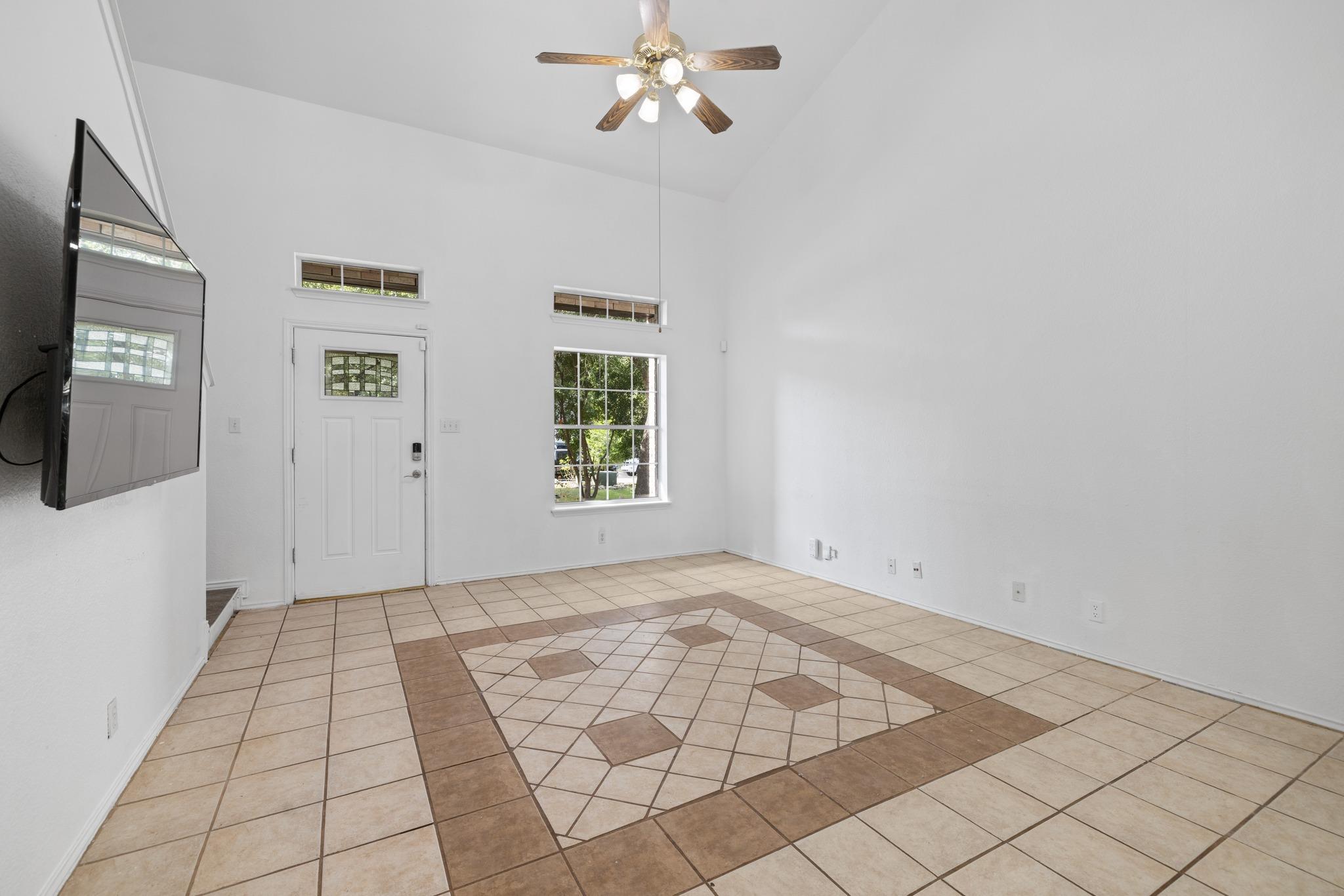 104  Grant Ct, photo 9