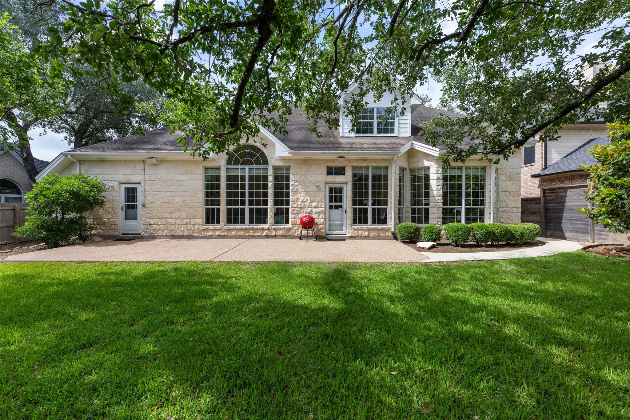8004  Bottlebrush Dr, photo 2