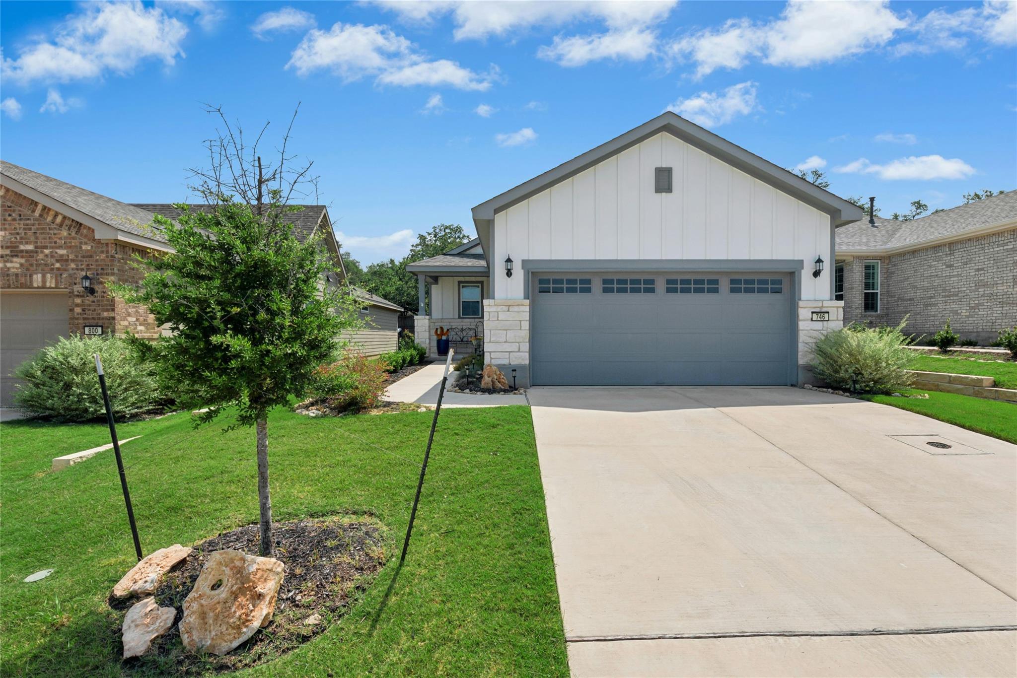 746  Livewater Ln, photo 2