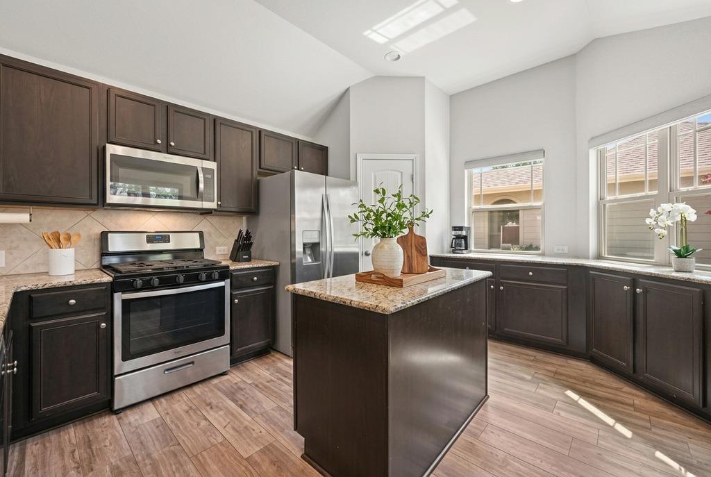 503  Stonewood Ln, photo 3