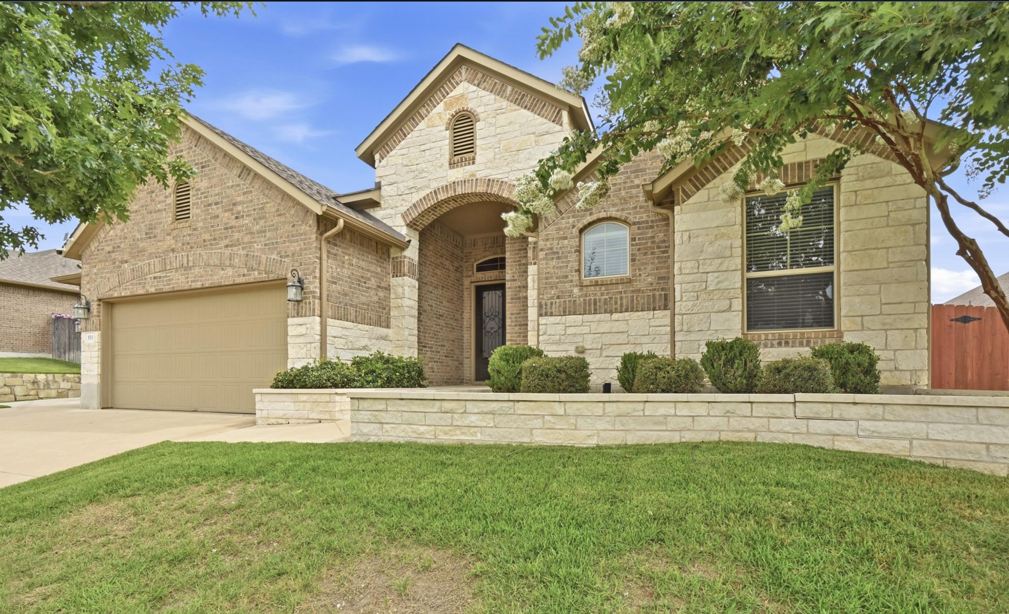 553  Betony Loop, photo 2