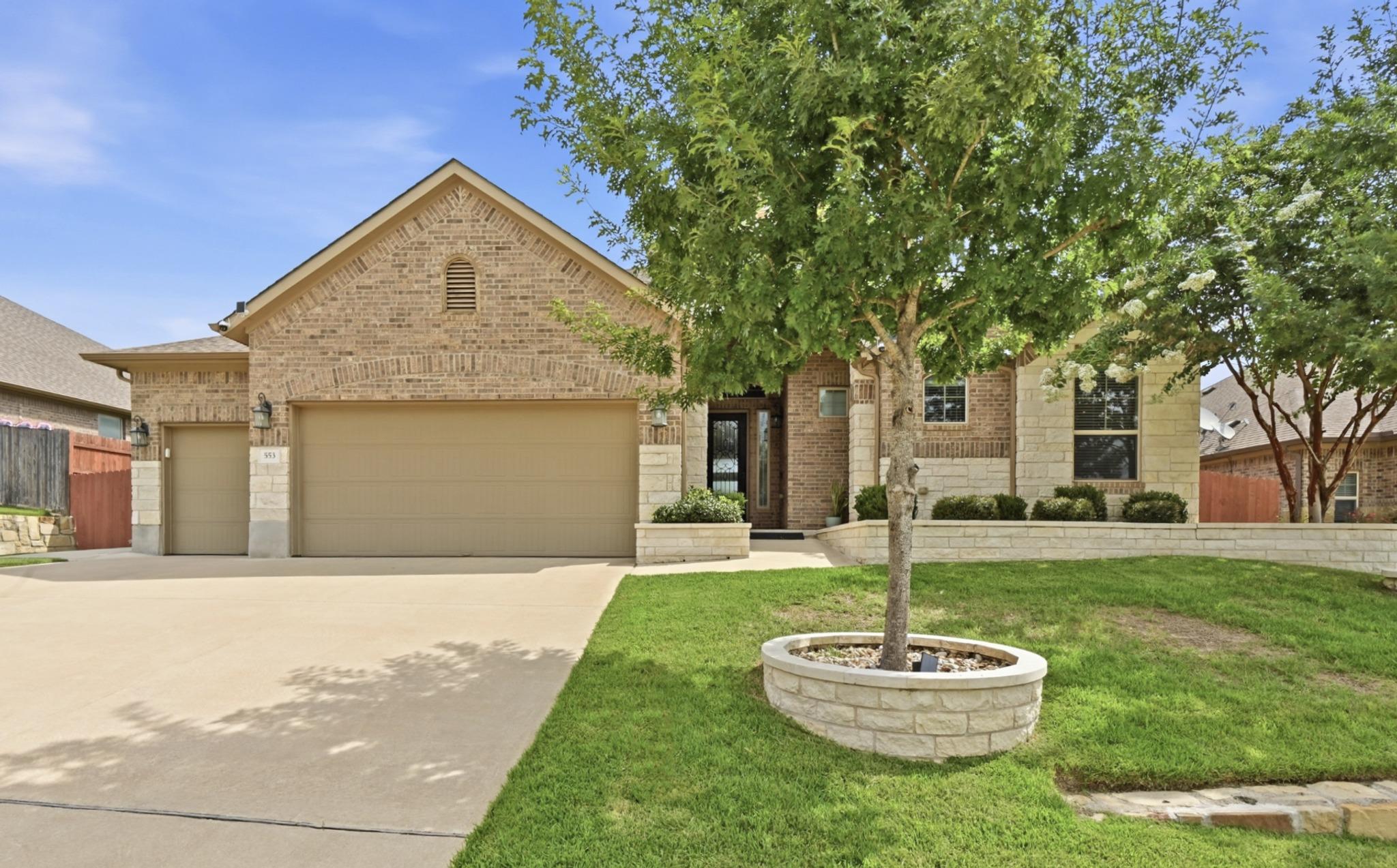 553  Betony Loop, photo 3