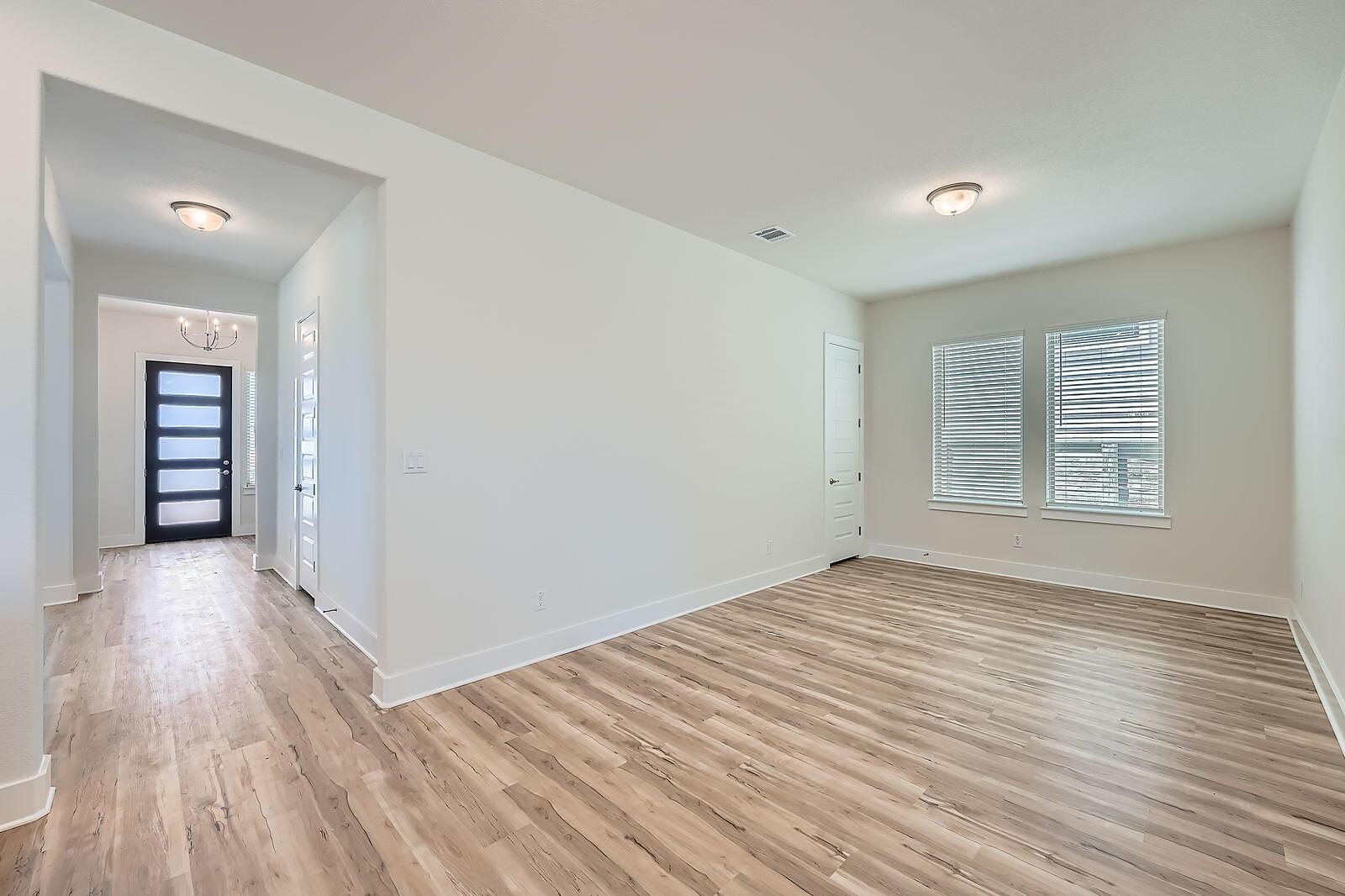 153  Adelton Blvd, photo 9