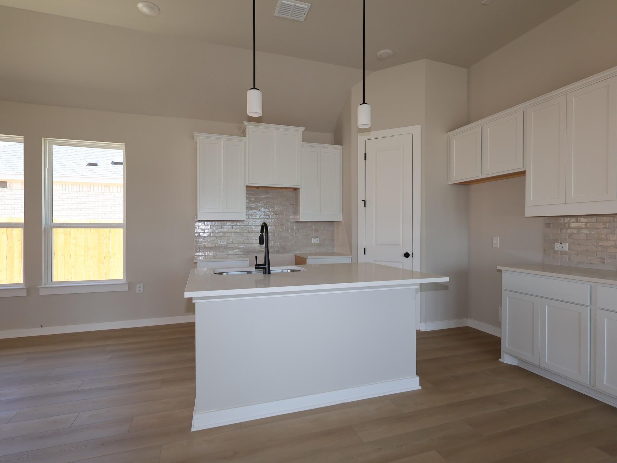609  Clarissa St, photo 4