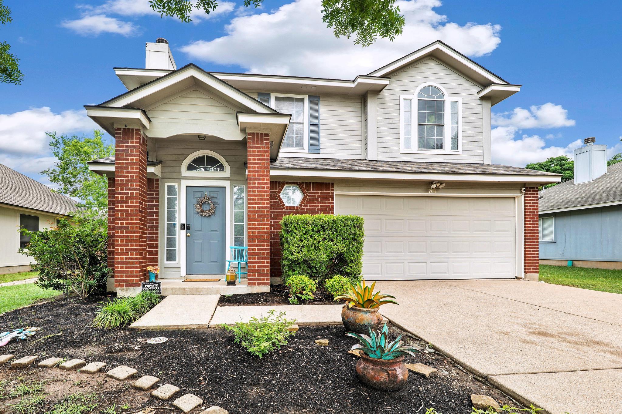 703  Sparkling Brook Ln, photo 3