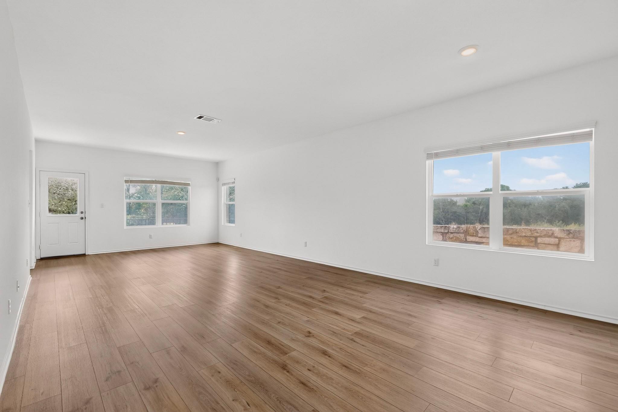 941  Legends Ln, photo 2
