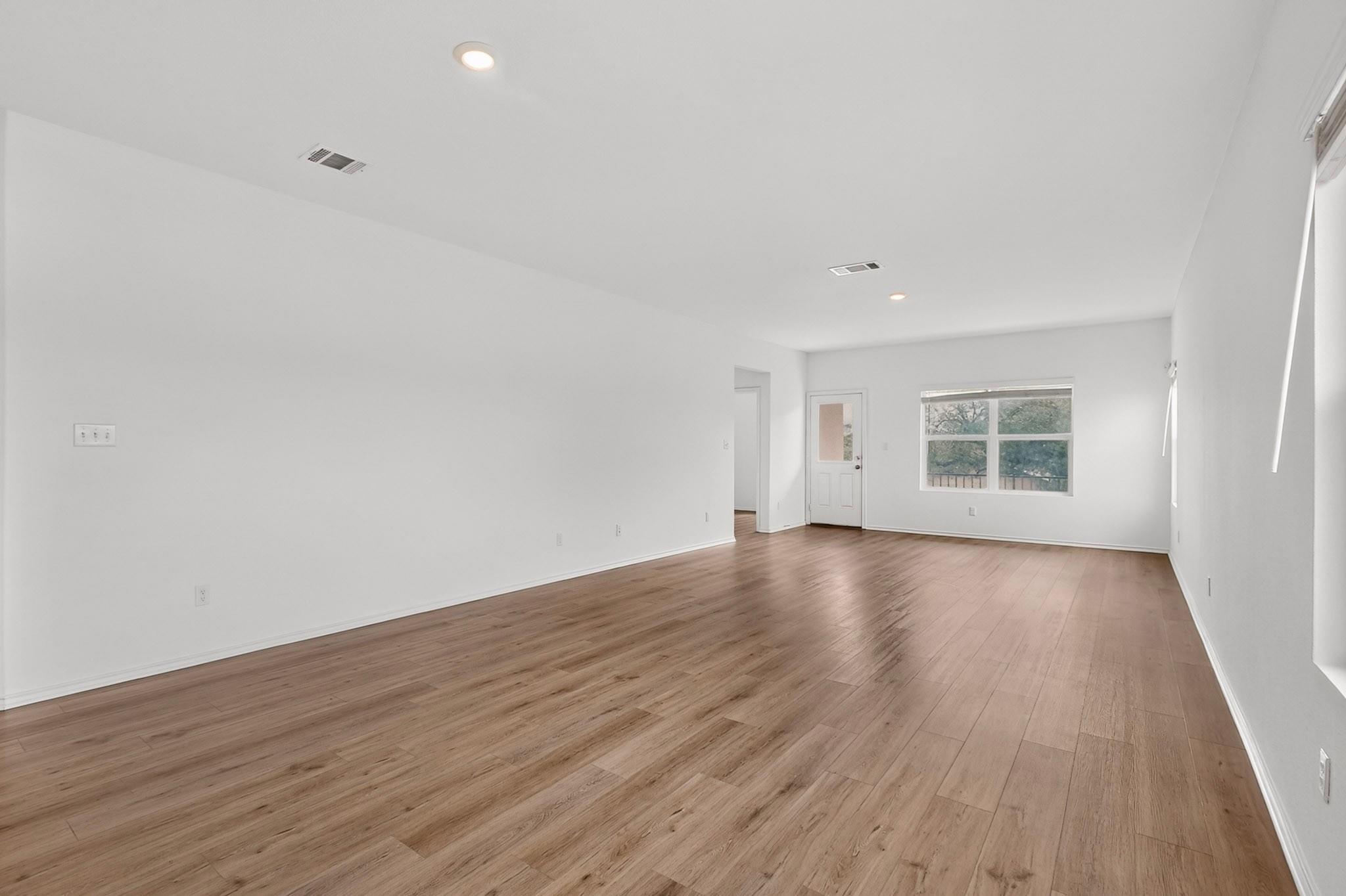 941  Legends Ln, photo 3