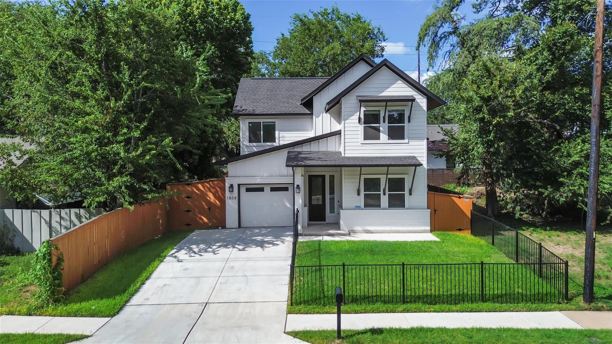1808  Holly St, photo 2