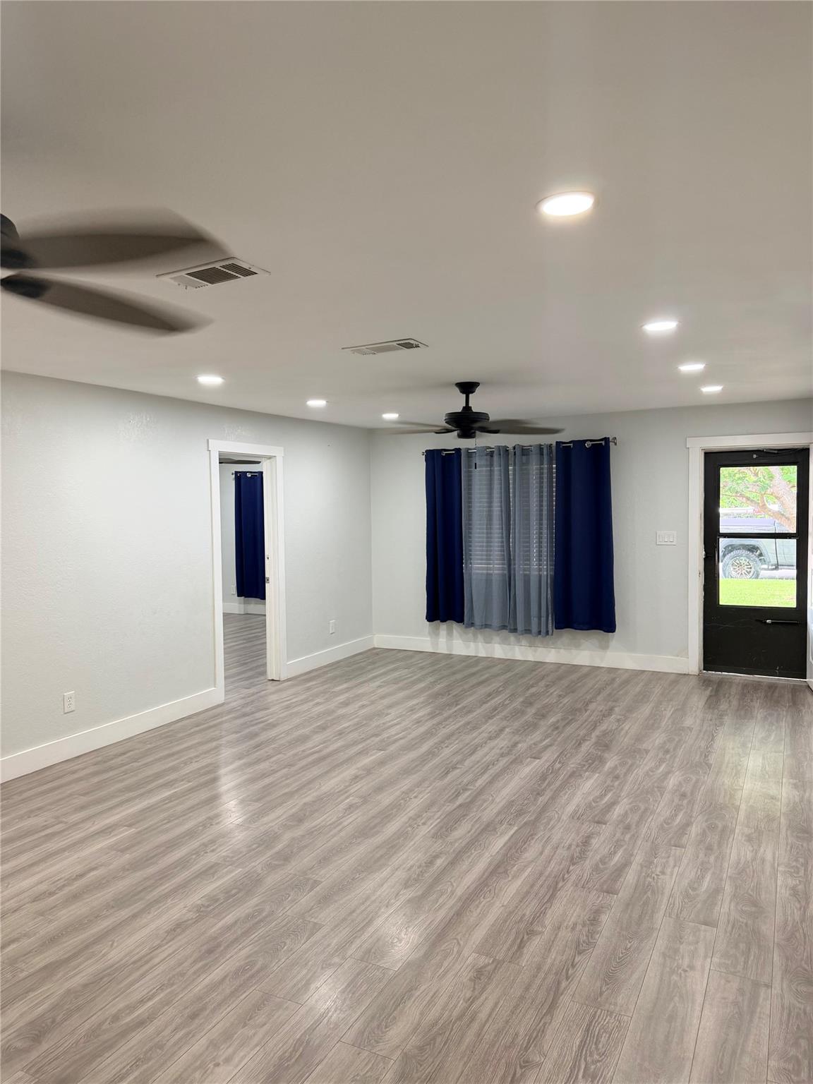 2204  Winchester Dr, photo 2