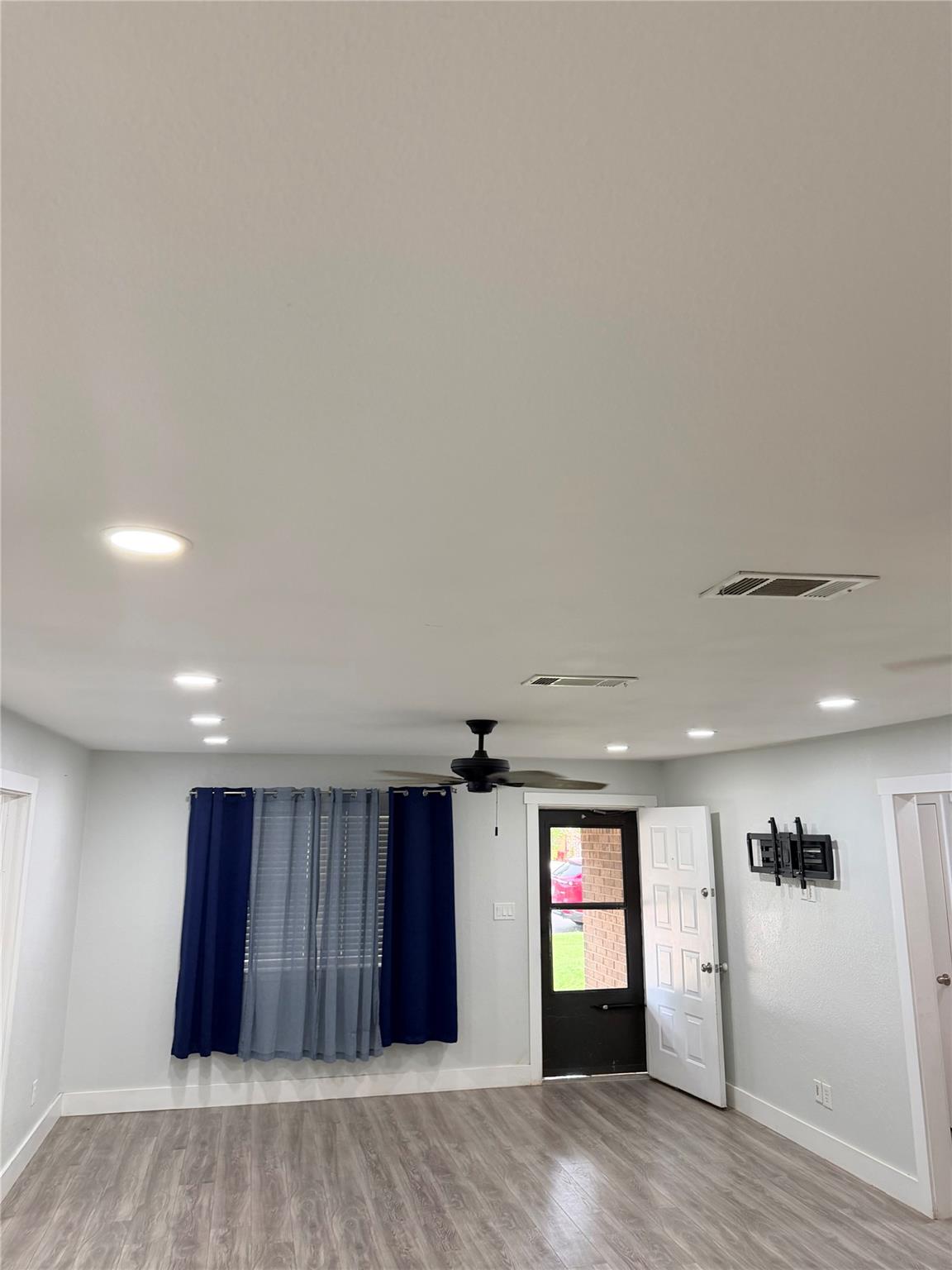 2204  Winchester Dr, photo 3