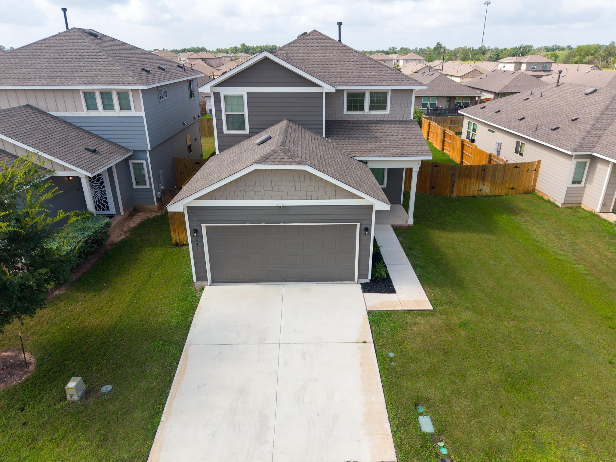 237  Driftwood Ln, photo 2
