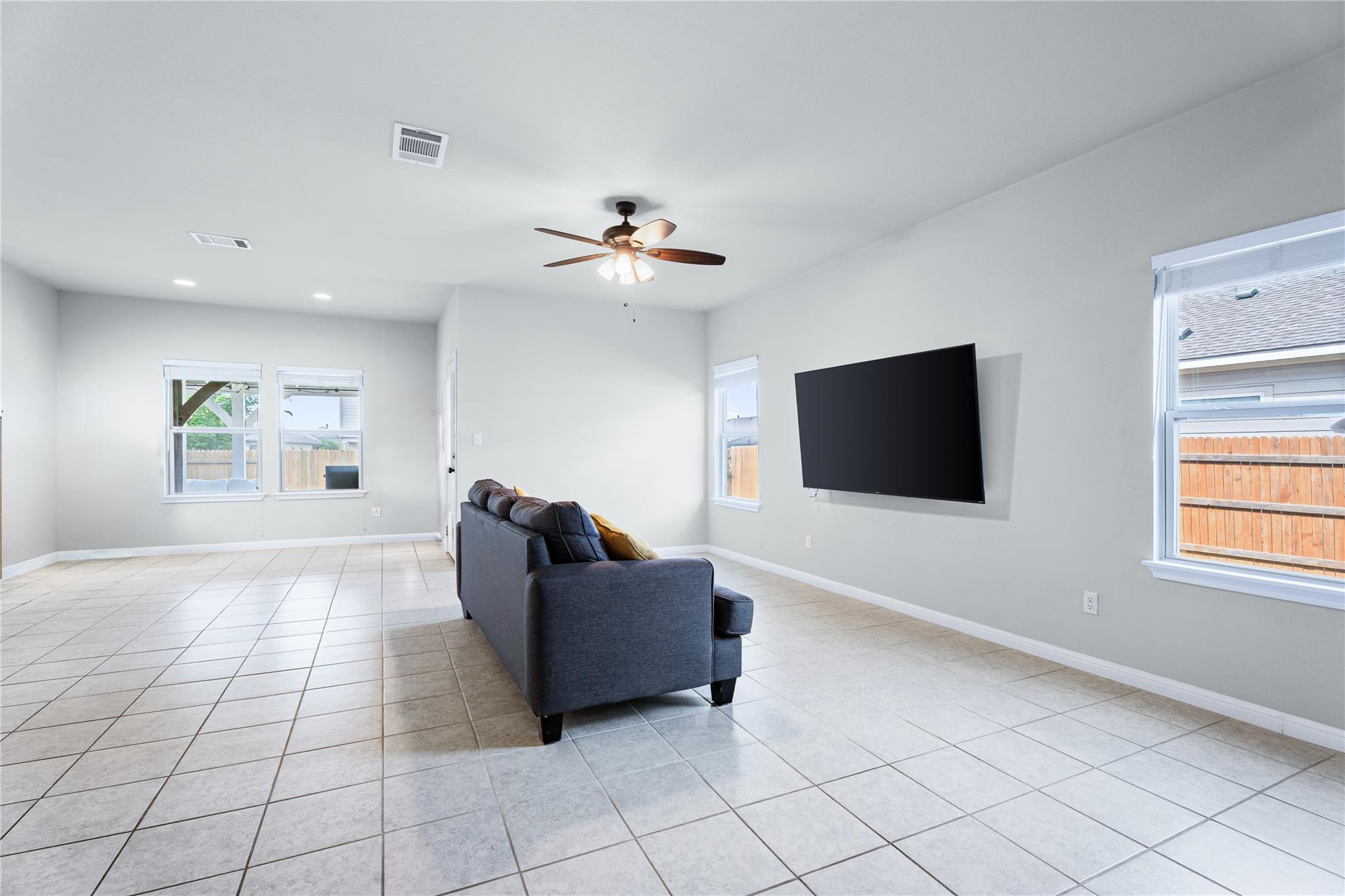237  Driftwood Ln, photo 4