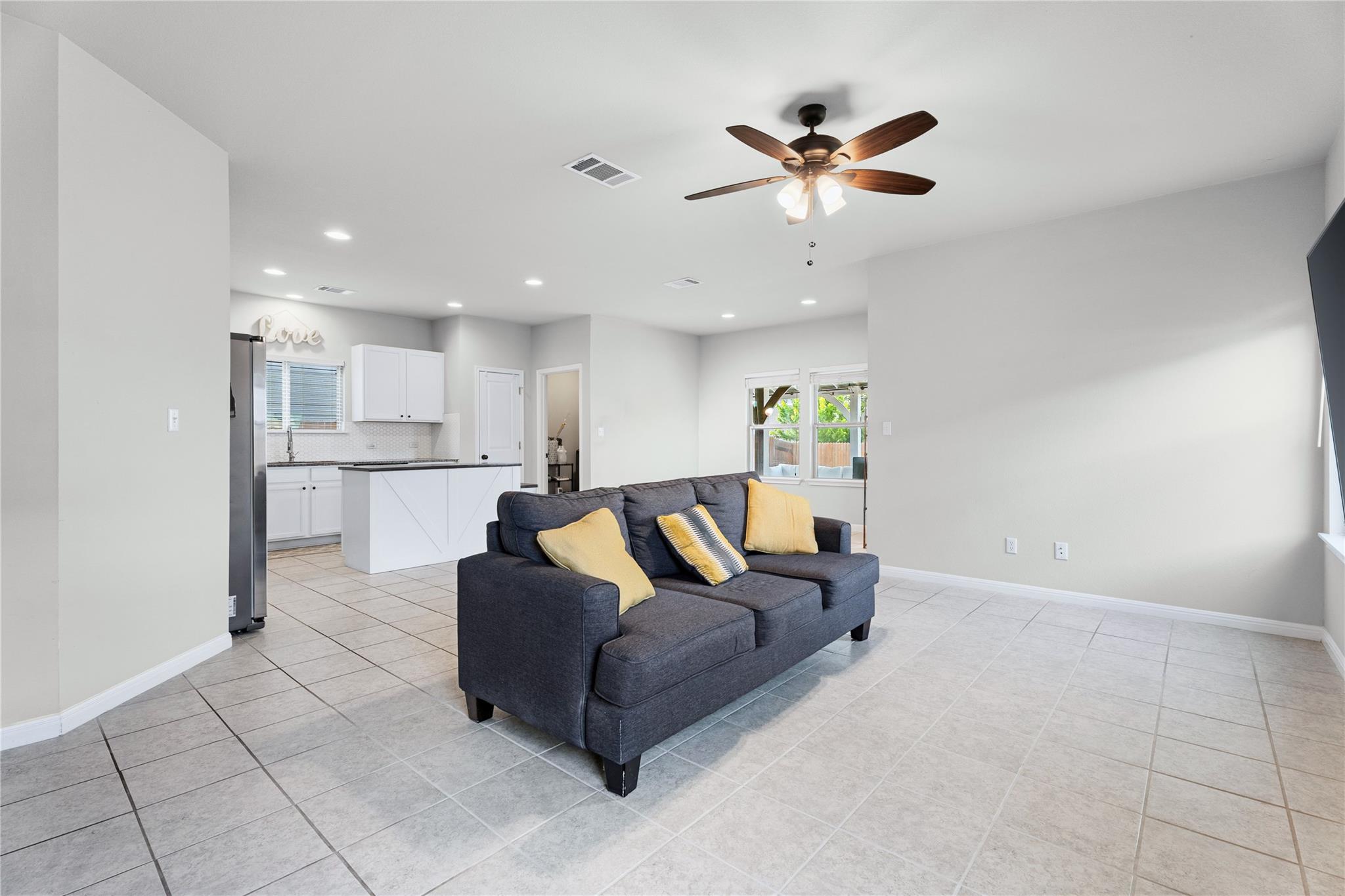 237  Driftwood Ln, photo 5