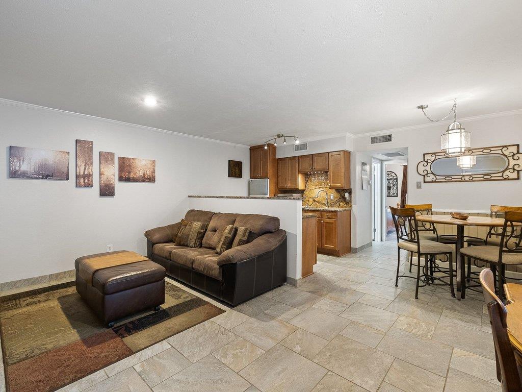 505 W 7th St  #115, photo 2