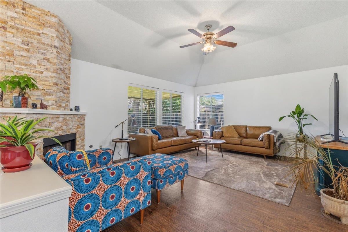 9005  Marthas Dr, photo 12