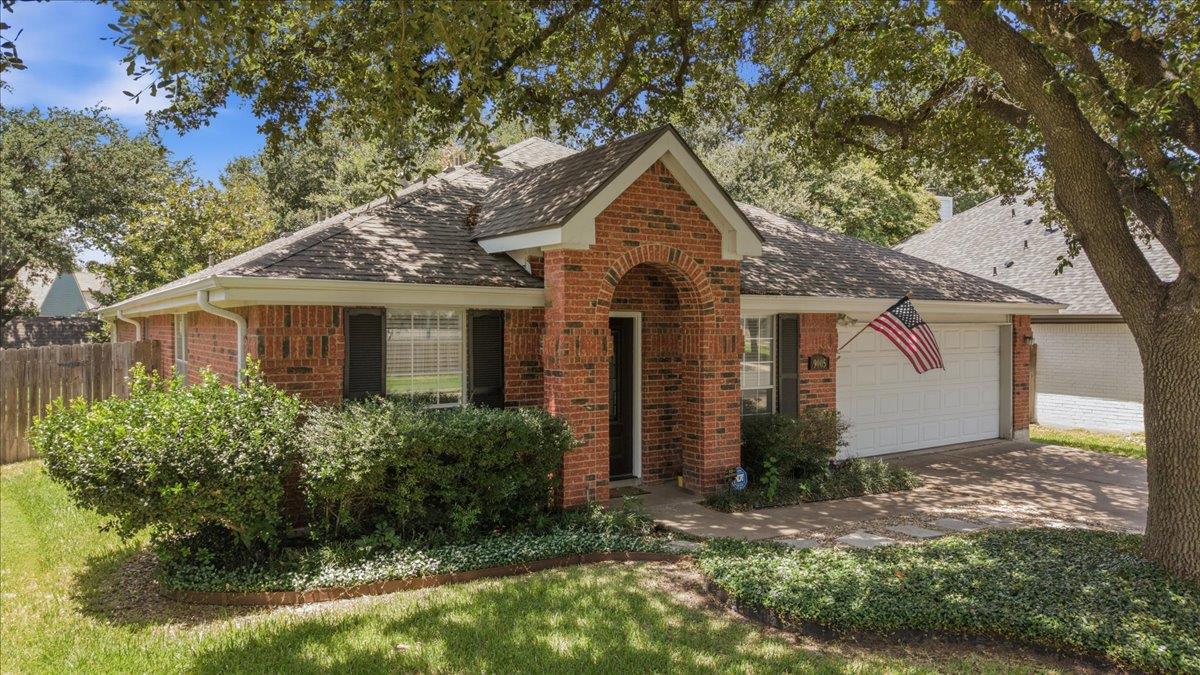 9005  Marthas Dr, photo 4