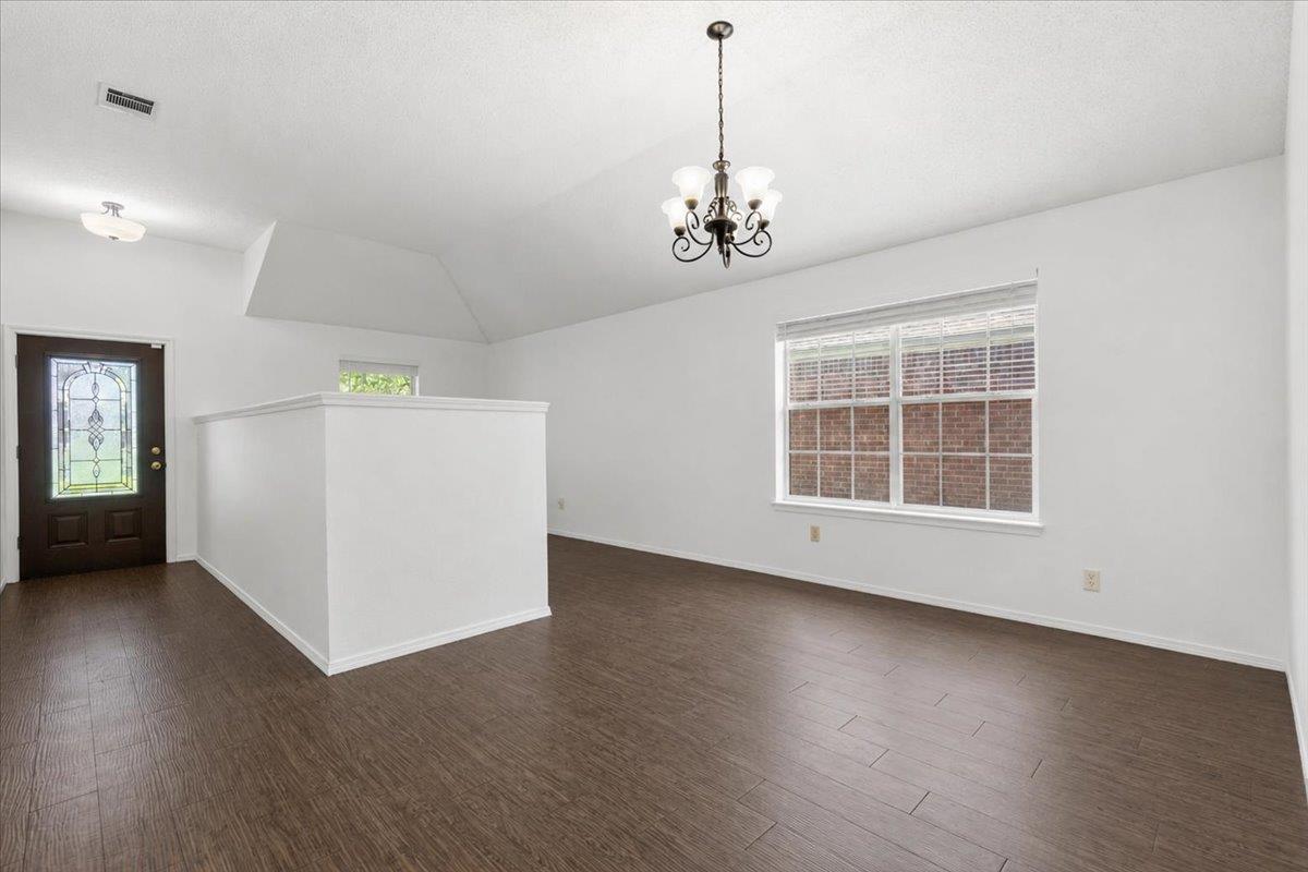 9005  Marthas Dr, photo 5