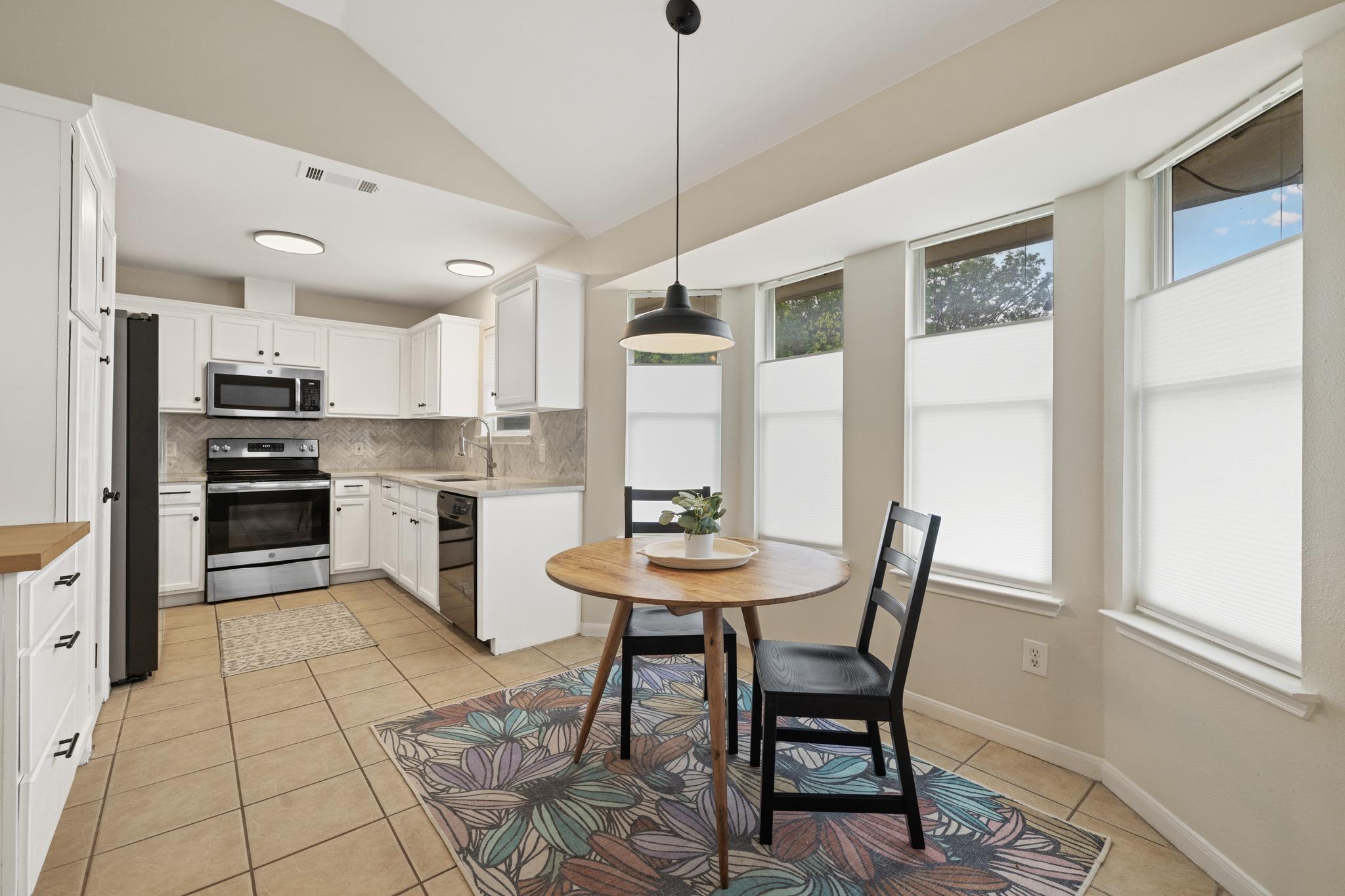 2010  Barnett Dr, photo 11