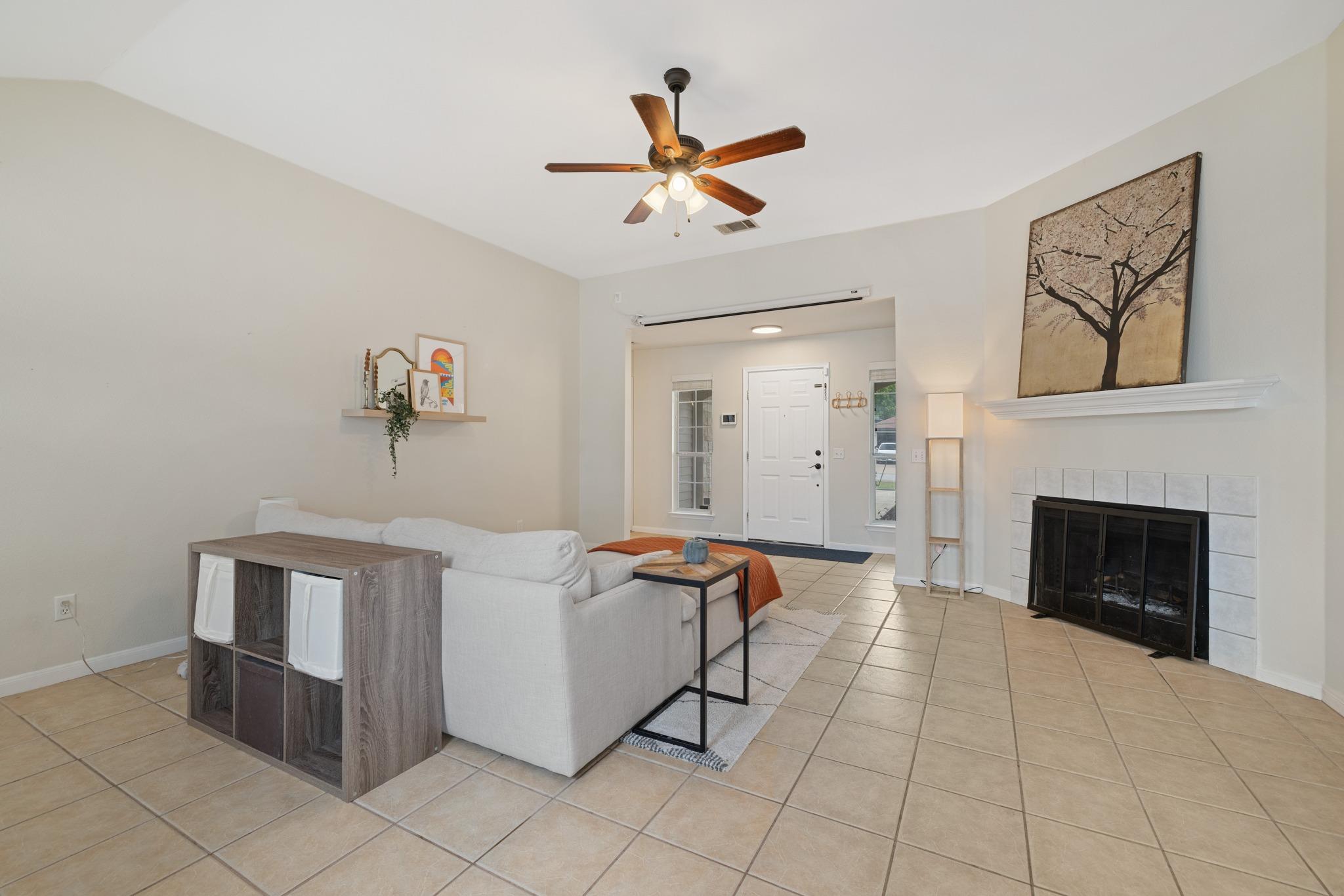 2010  Barnett Dr, photo 7