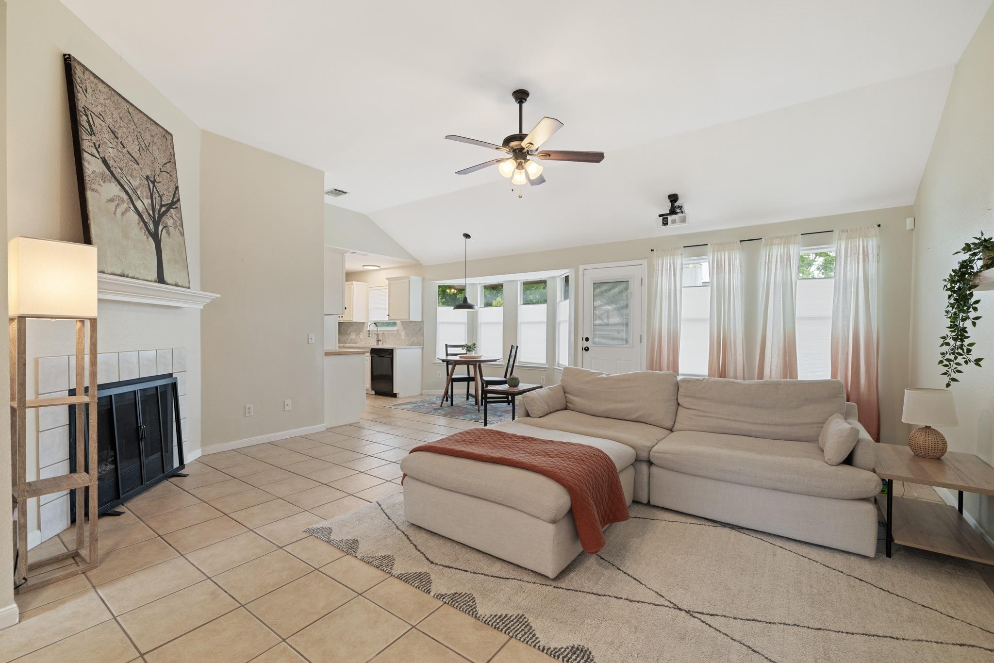 2010  Barnett Dr, photo 9
