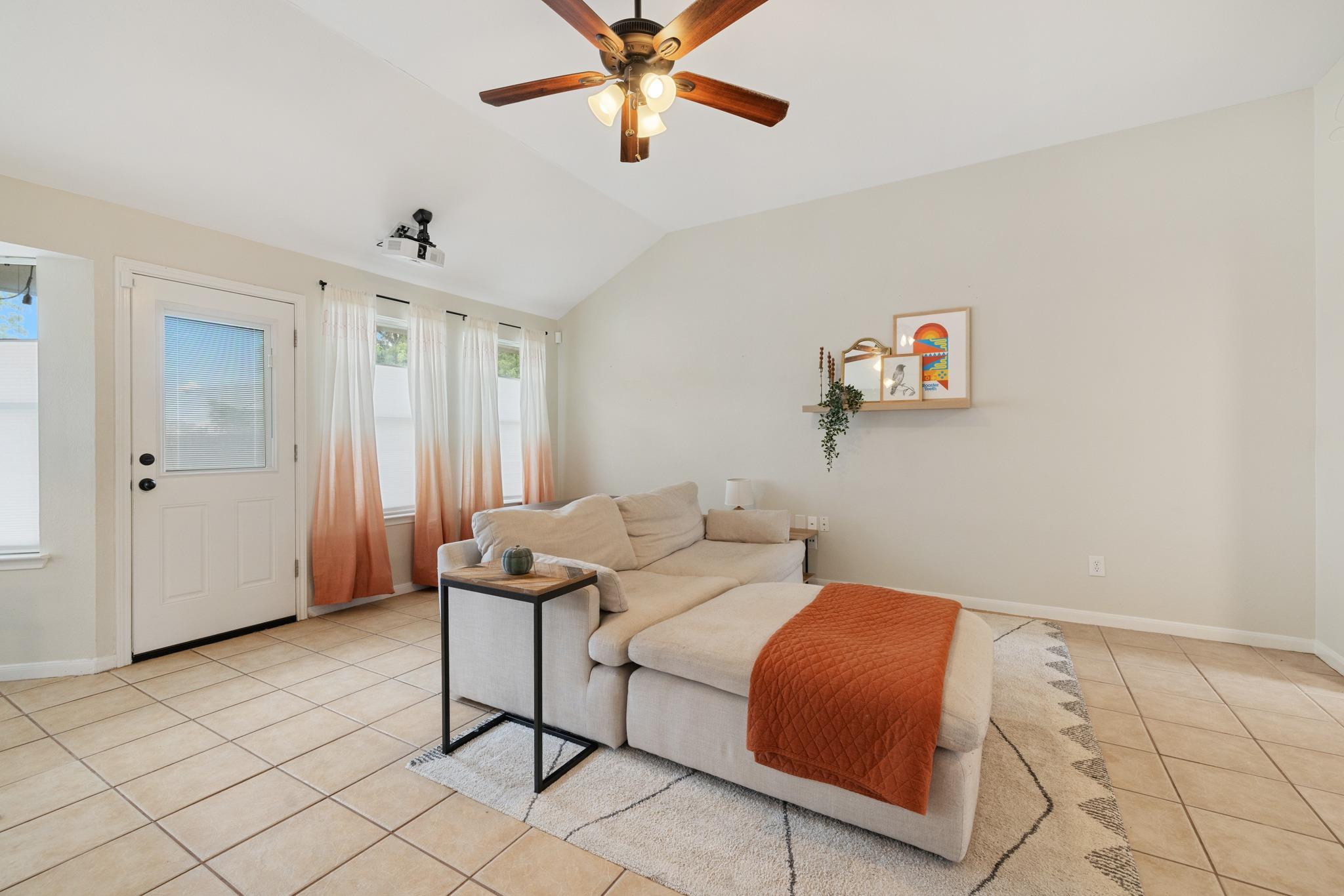 2010  Barnett Dr, photo 10